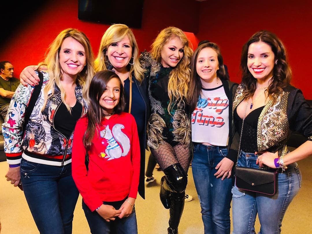“Madrina, tocaya Paulina Rubio me encantó poder verte y también poder llevar a mi familia para que pasara a saludarte. Estuviste increíble en el concierto! Soy tu fan”, precisó en su cuenta oficial de Instagram.