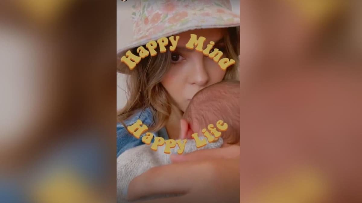 Desde ese día, la influencer ha compartido algunas fotografías junto a su bebé, volviéndose tendencia tanto en redes sociales como en búsquedas de Internet.