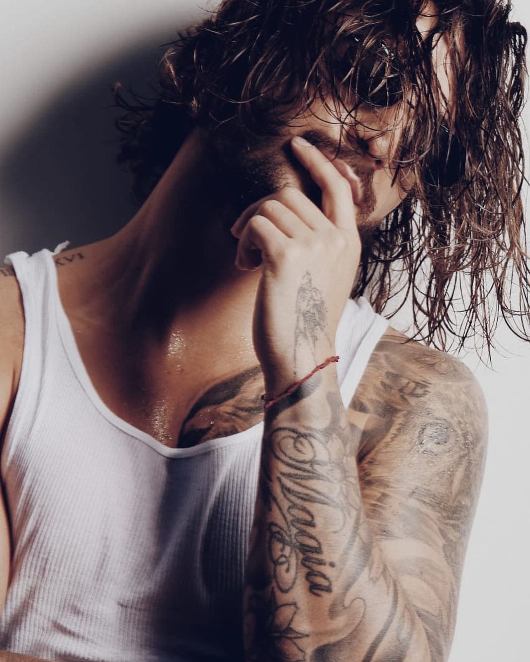 Nació en Medellín, Colombia.