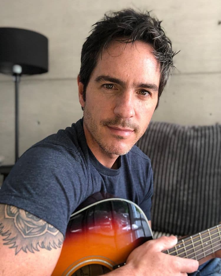 Tras su salida de la serie, proyector para el actor ha habido de sobra por ejemplo cintas como 'Hazlo como hombre', 'Ya veremos' y 'Ahí te encargo'. Mientras que en el ámbito personal se convirtió en padre de Kailani al lado de Aislinn Derbez de quien se divorció hace casi un año