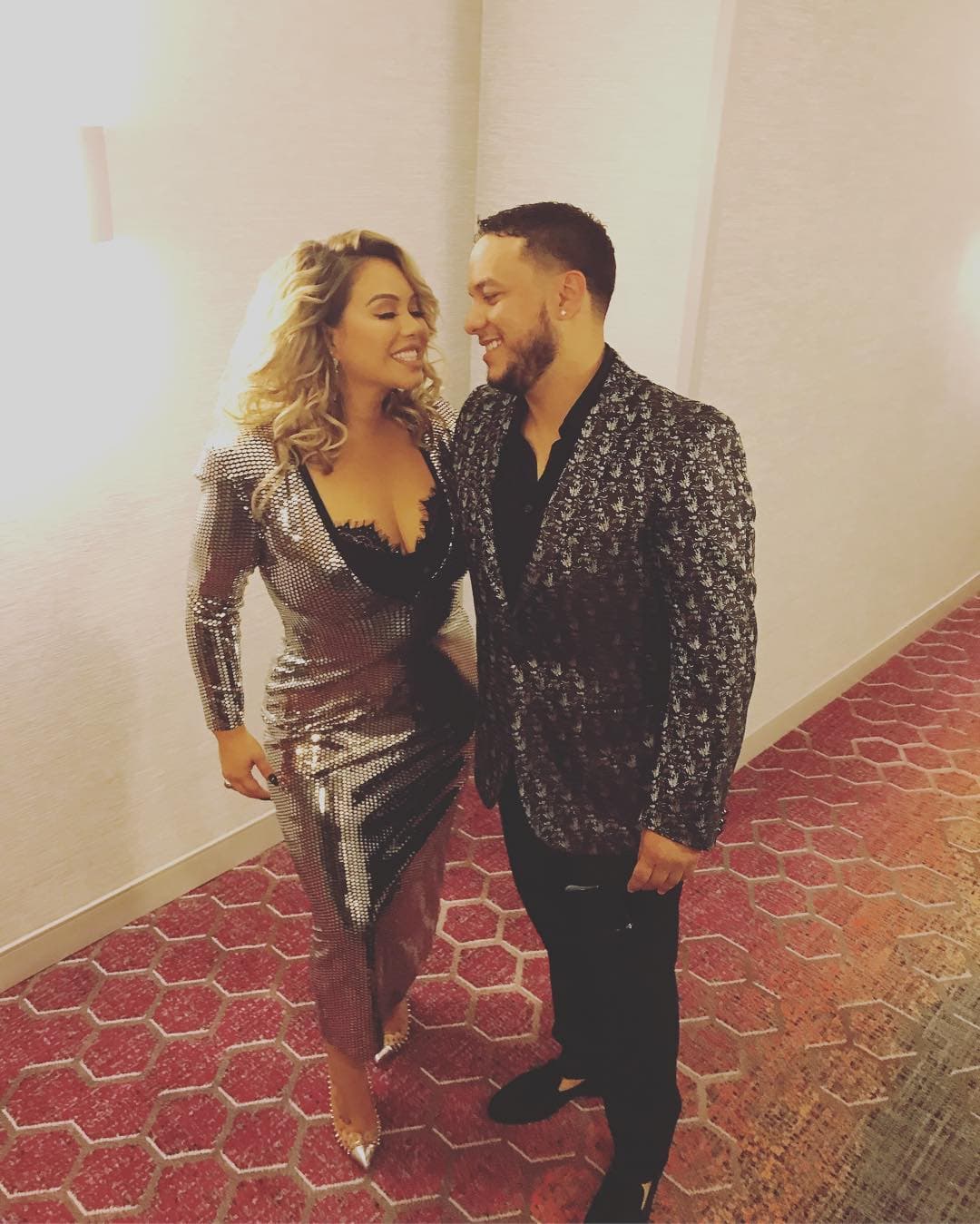 Entre diciembre de 2017 y enero de 2018, Lorenzo confabuló con la familia Rivera para sorprender a Chiquis con una inesperada petición de mano en un viñedo, en Temécula, California.