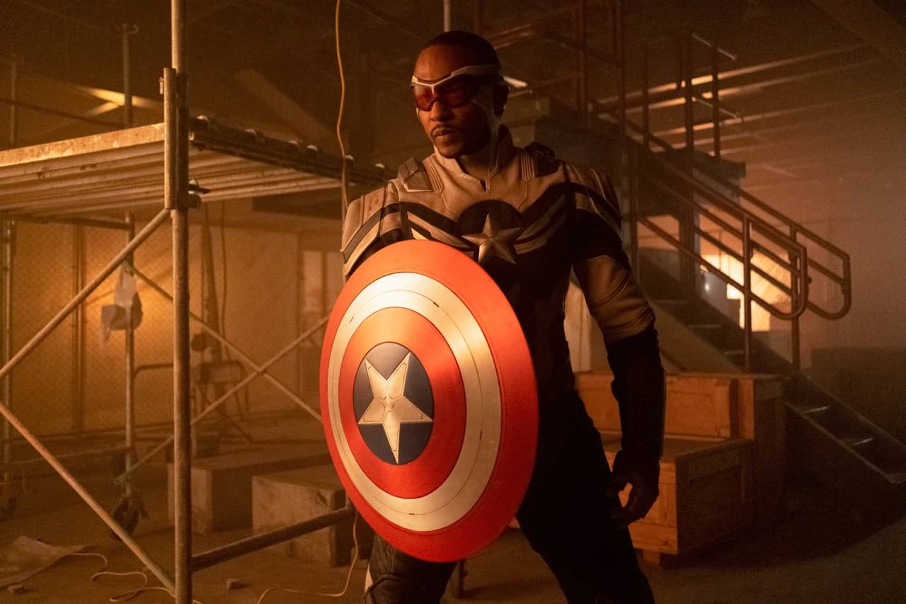 Anthony Mackie es el nuevo Capitán América.