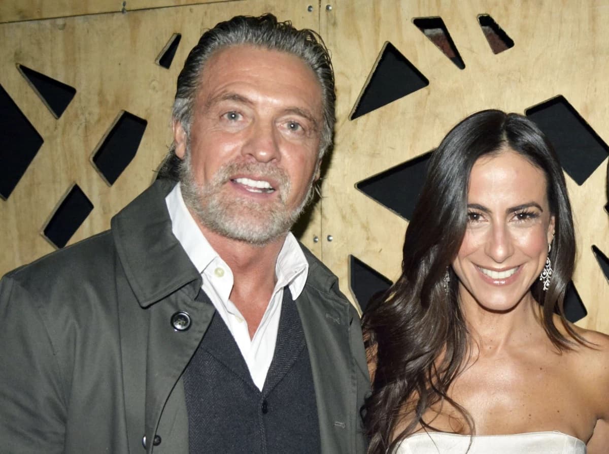 Juan Soler, enamorado, presume regalo de su novia Paulina Mercado