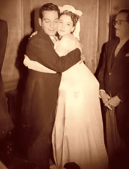 Silvia Pinal y Marío Moreno "Cantinflas" en el día de la boda de la actriz.