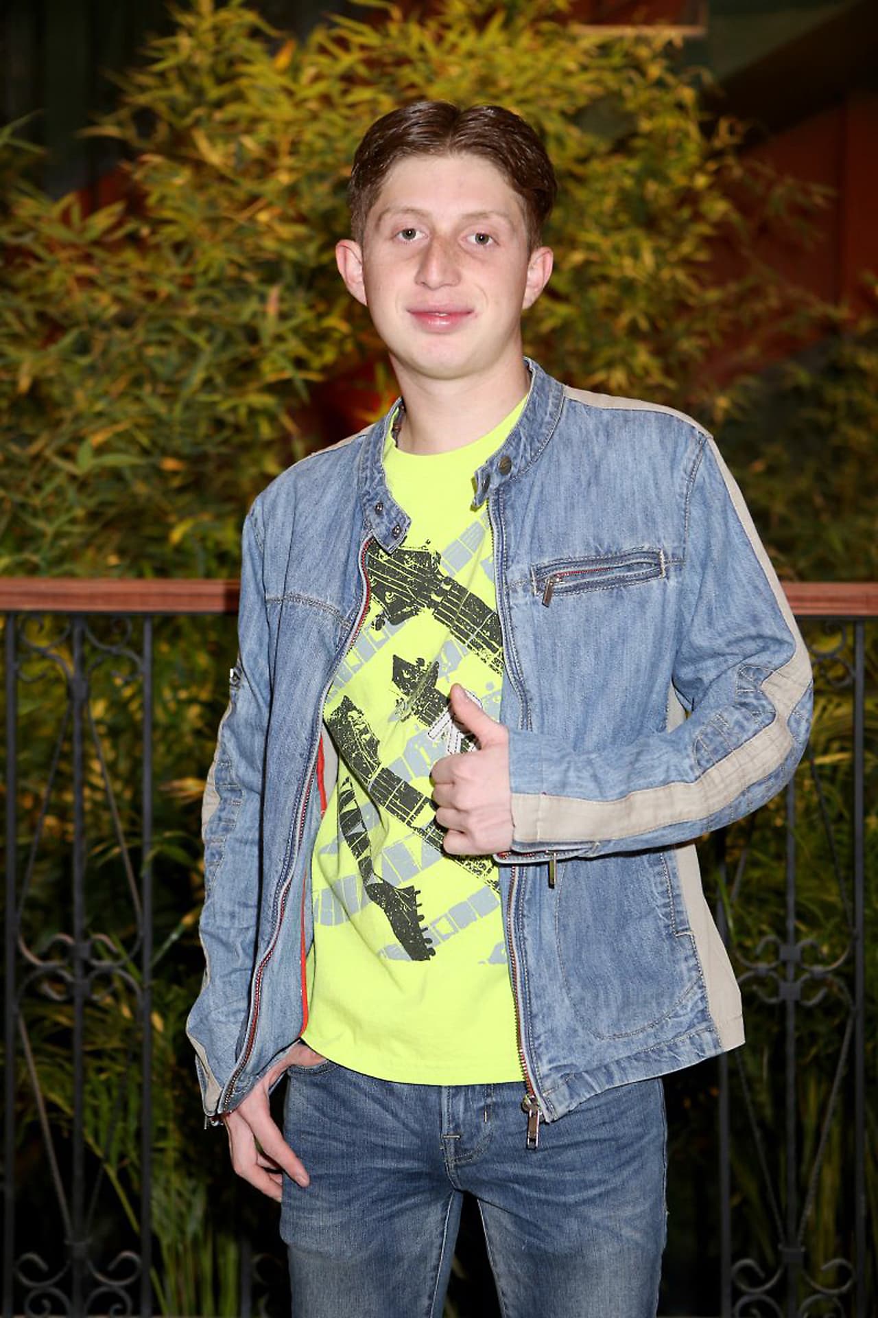 Octavio Ocaña de ‘Vecinos’ se compromete con su novia y presume el lujoso anillo en Instagram