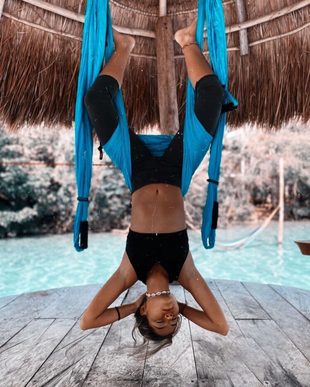 En dicha plataforma, Camila comparte sus rutinas de yoga, el cuidado que ha invertido en su propio huerto orgánico, e inclusive se cuestiona sobre temas emocionales como el poder de la intuición y la consciencia despierta: “Lo hice porque muchas personas me preguntaban qué era la meditación consciente, o en qué se consistía la meditación”.