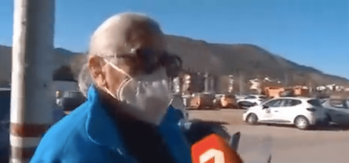 Señora se confunde de fila y se vuelve viral: “¿Esto no es para la vacuna?”