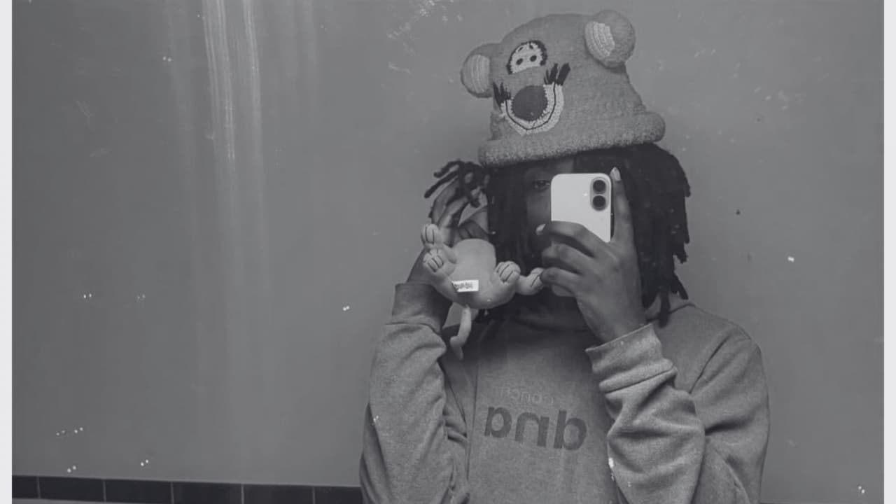 Hallan sin vida a querido cantante de 21 años: envió desgarrador mensaje la noche antes de su muerte durante transmisión en vivo