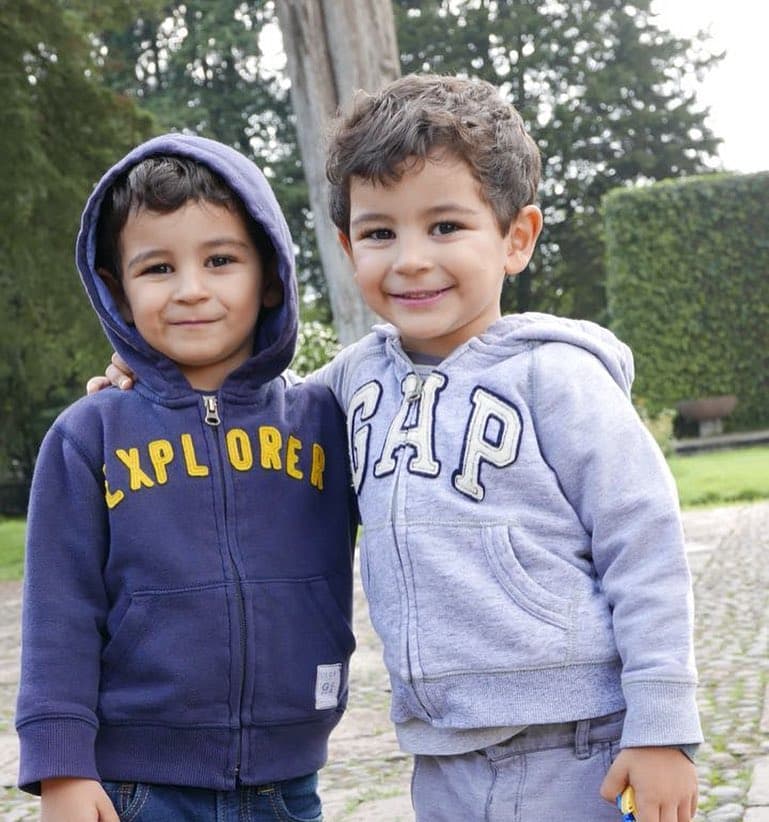 Biby Gaytán y Eduardo Capetillo le demuestran su amor a sus gemelos