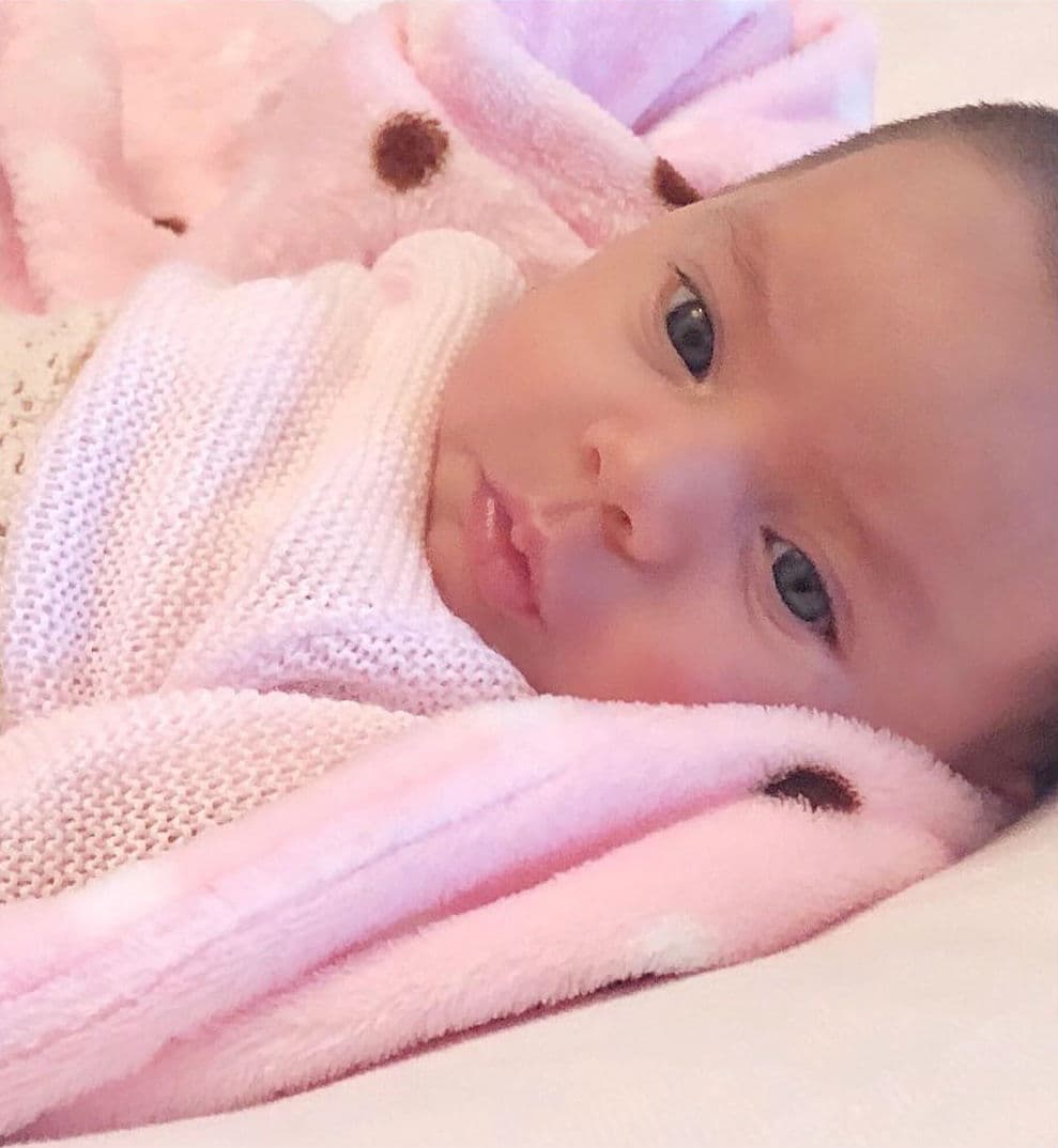 La pequeña acaba de cumplir dos meses de vida