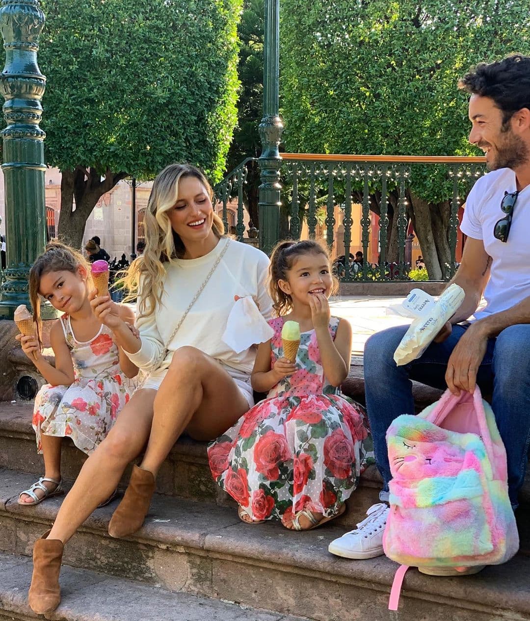 Erin y Regina llegaron a transformar la vida de Aarón Díaz quien, orgulloso de su paternidad, aseguró que cualquier sacrifico vale la pena por el amor a sus hijas. "Puede pasar cualquier cosa, pero cuando un hijo llega, te da un beso y se va, es lo más bonito que se puede experimentar, fuera de cualquier sacrificio".