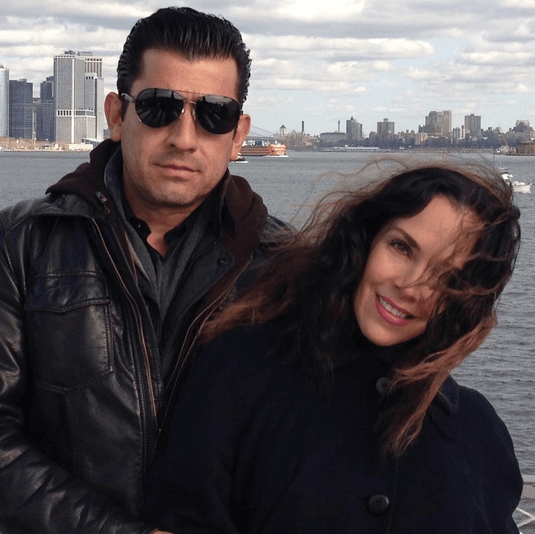 A la pareja le encantaba viajar junta.