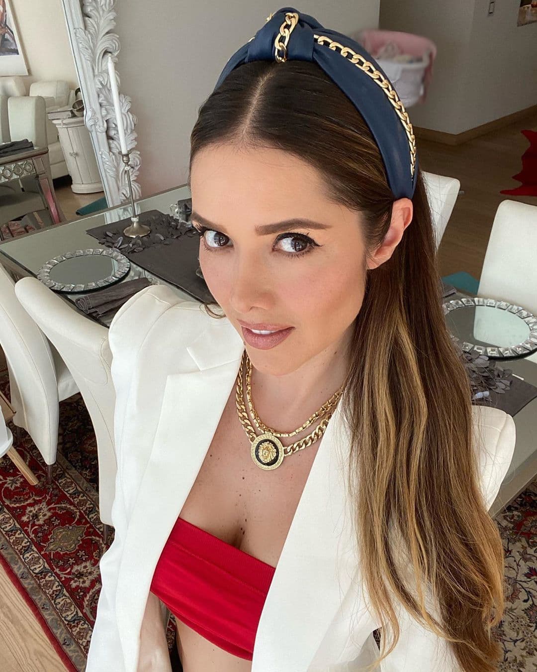 “No soy una víctima. Soy una mujer fuerte y no seré la primera ni la última mujer que tiene un divorcio y que cría a una hija o un hijo alejada de su padre (…) Viví mi duelo, tuve un duelo doloroso… Lo viví en silencio porque todavía no era público (…) lo viví como cualquier mujer, pero hoy soy una mujer que está curada y que se siente muy tranquila con lo que hice. Soy un ser humano y me puedo equivocar, pero hay algo con lo que yo no puedo pelear y es con mis valores”, sentenció.