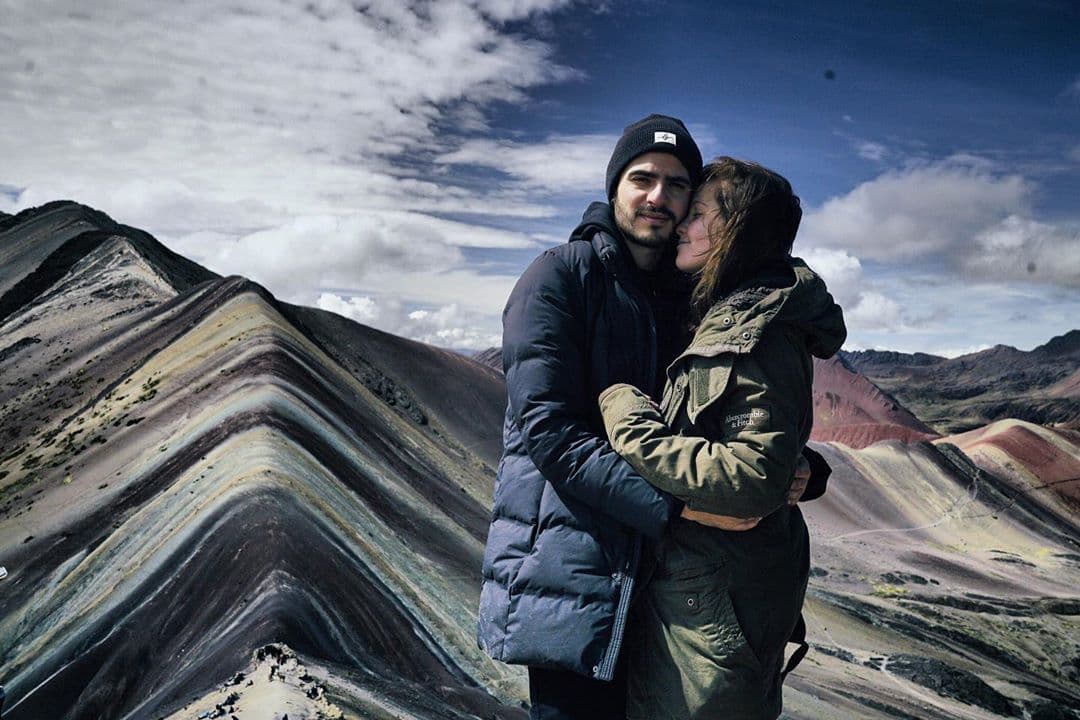 “Natasha y yo somos mejores amigos hace más de diez años, es difícil expresar en palabras la plenitud que se siente al darte cuenta que esa misma persona que siempre estuvo ahí, a pesar de los pesares, ahora será tu esposa. Sigamos recorriendo el camino juntos”, detalló Yago Muñoz.