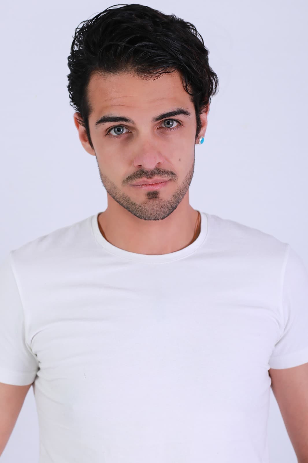 Por su parte, Edward Castillo da vida a 'Joel'.