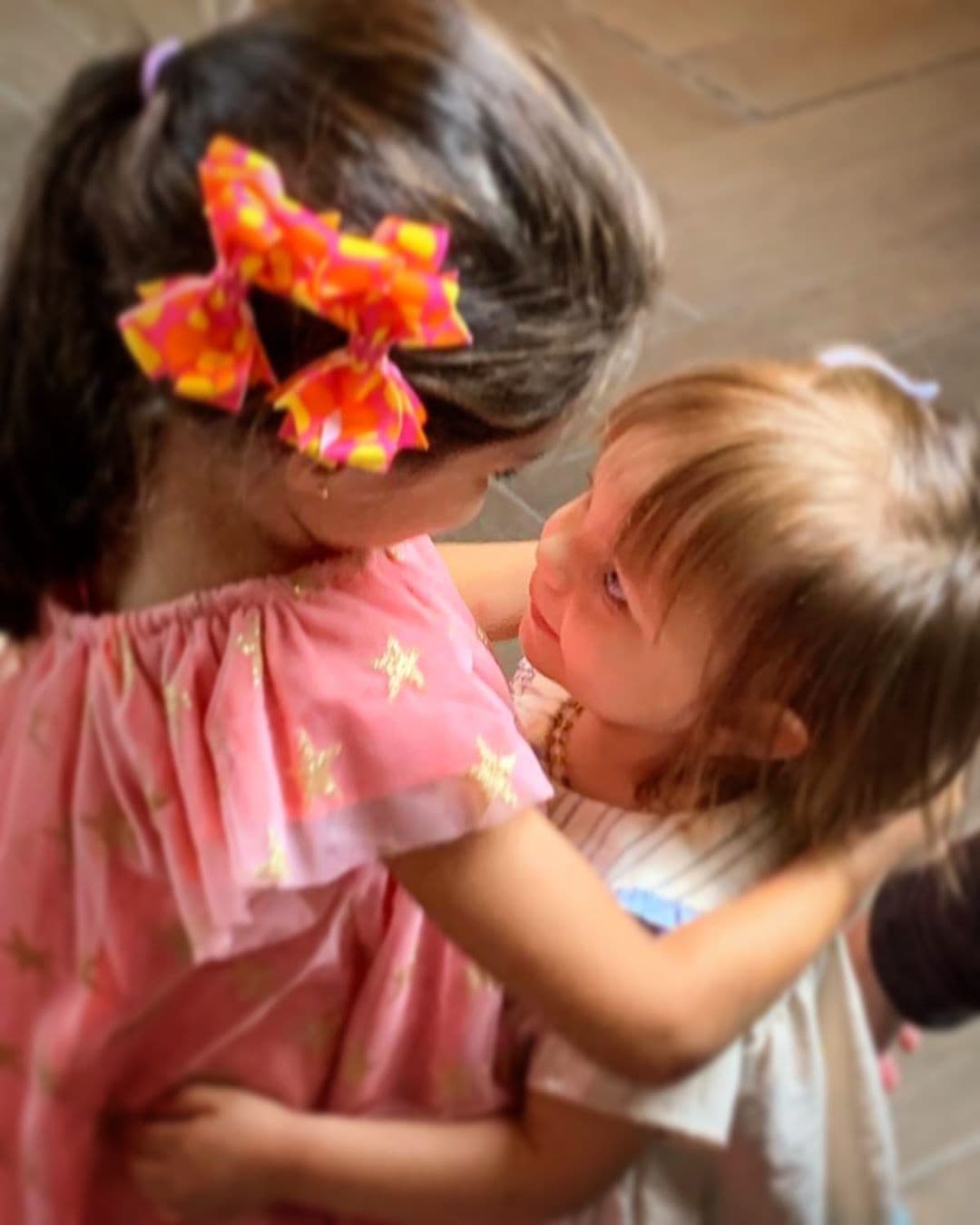 En menos de una hora, la publicación de Rosaldo consiguió casi 100 mil ‘Me gusta’, hecho que superó la emotiva felicitación que Eugenio Derbez le dedicó a su primera nieta. Y es que el comediante destacó que han sido dos años maravilloso de ser abuelo.