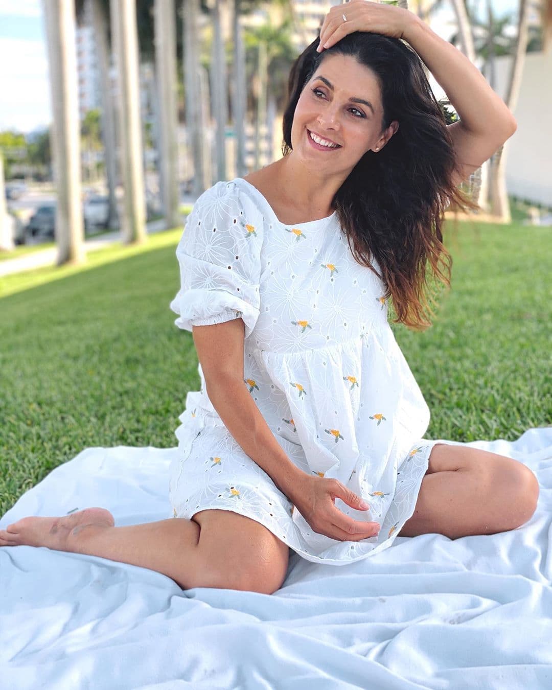 Mayrín Villanueva causa revuelo al aparecer sin maquillaje desde la playa: ‘Una muñeca’