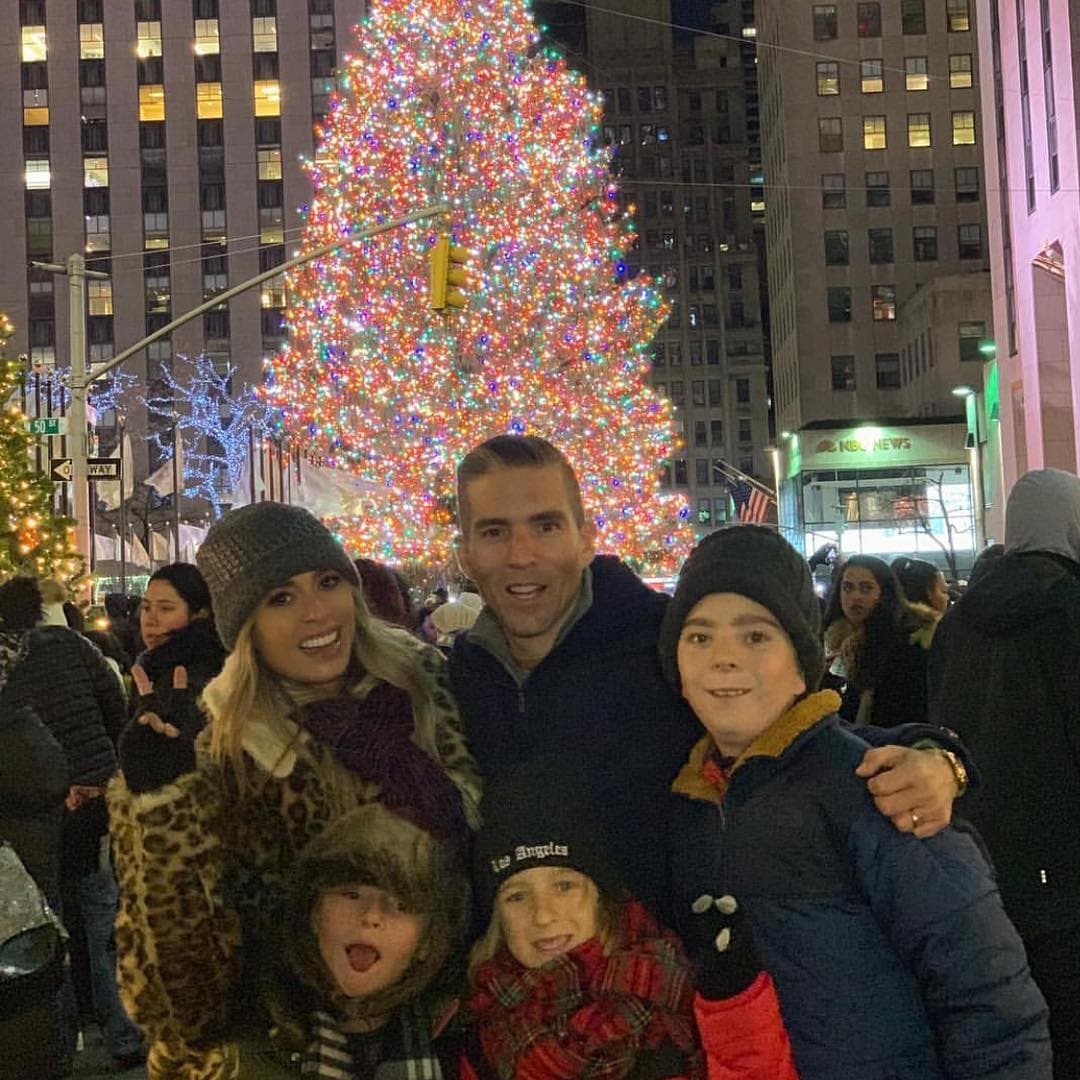 Galilea Montijo y su familia, desde Nueva York, con sus mejores deseos.