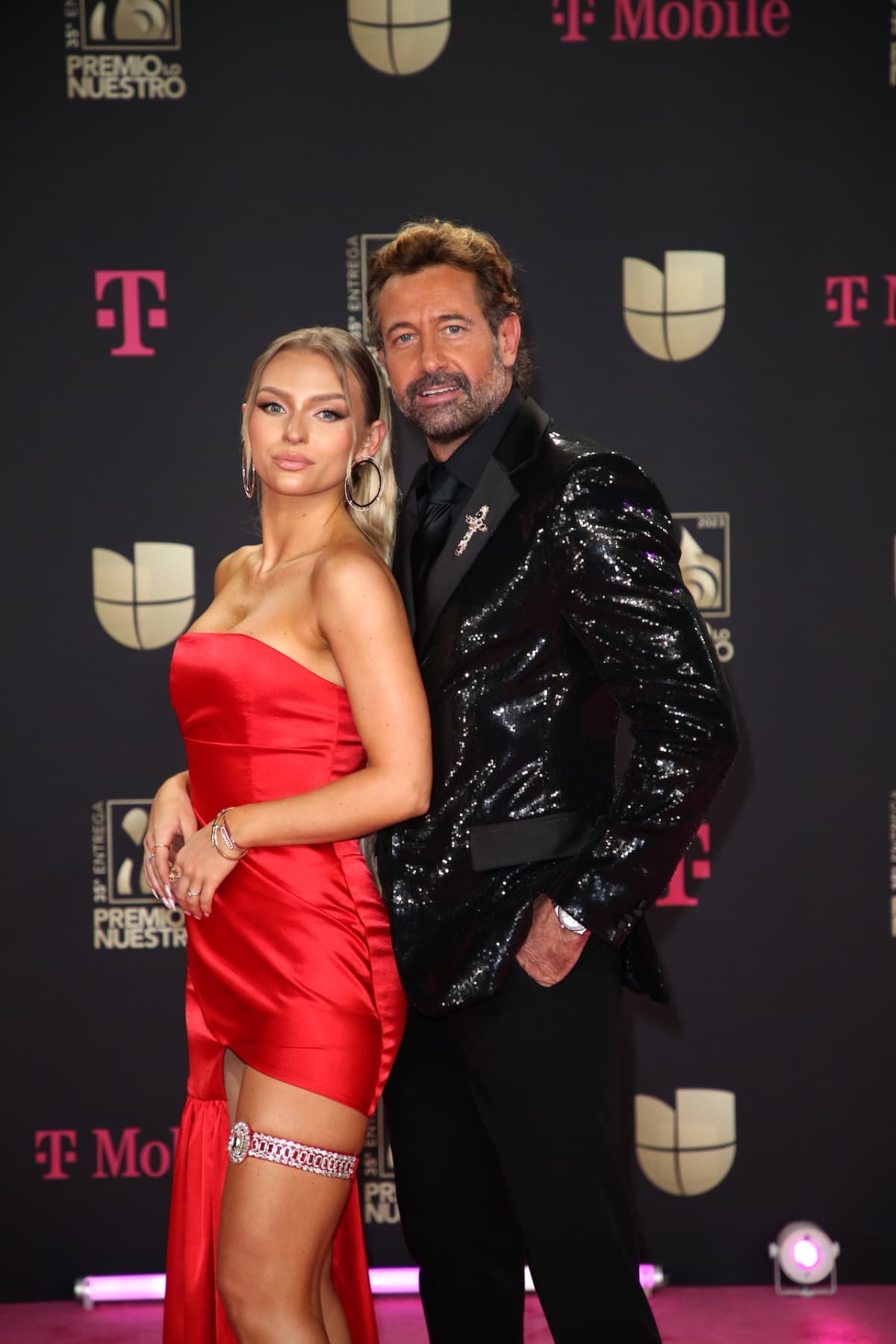 Gabriel Soto se reencuentra con exnovia y protagonizan escena de telenovela