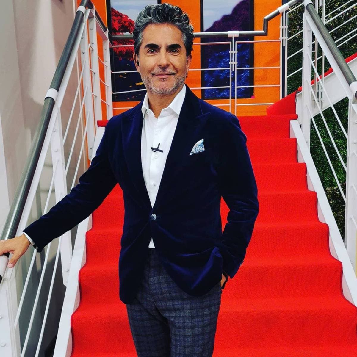 Raúl Araiza alarma al aparecer con oxígeno y destapa fuertes síntomas que sufrió