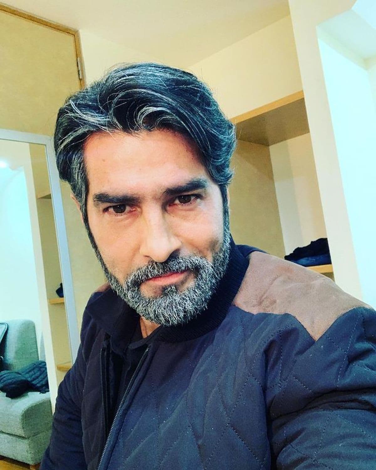 Arturo Carmona se sometió a un drástico cambio de look para 'Corona de Lágrimas'.