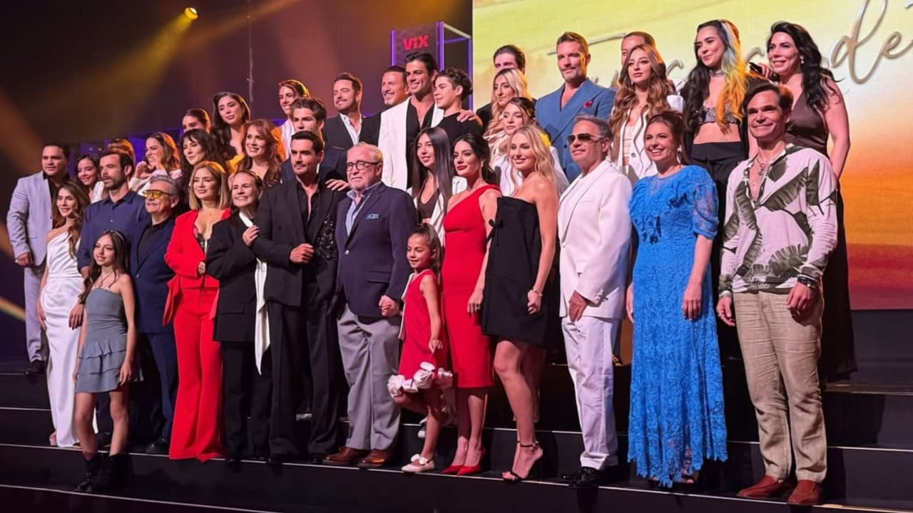 Oka Giner y David Zepeda en la presentación de la telenovela 'Tan cerca de ti, nace el amor'