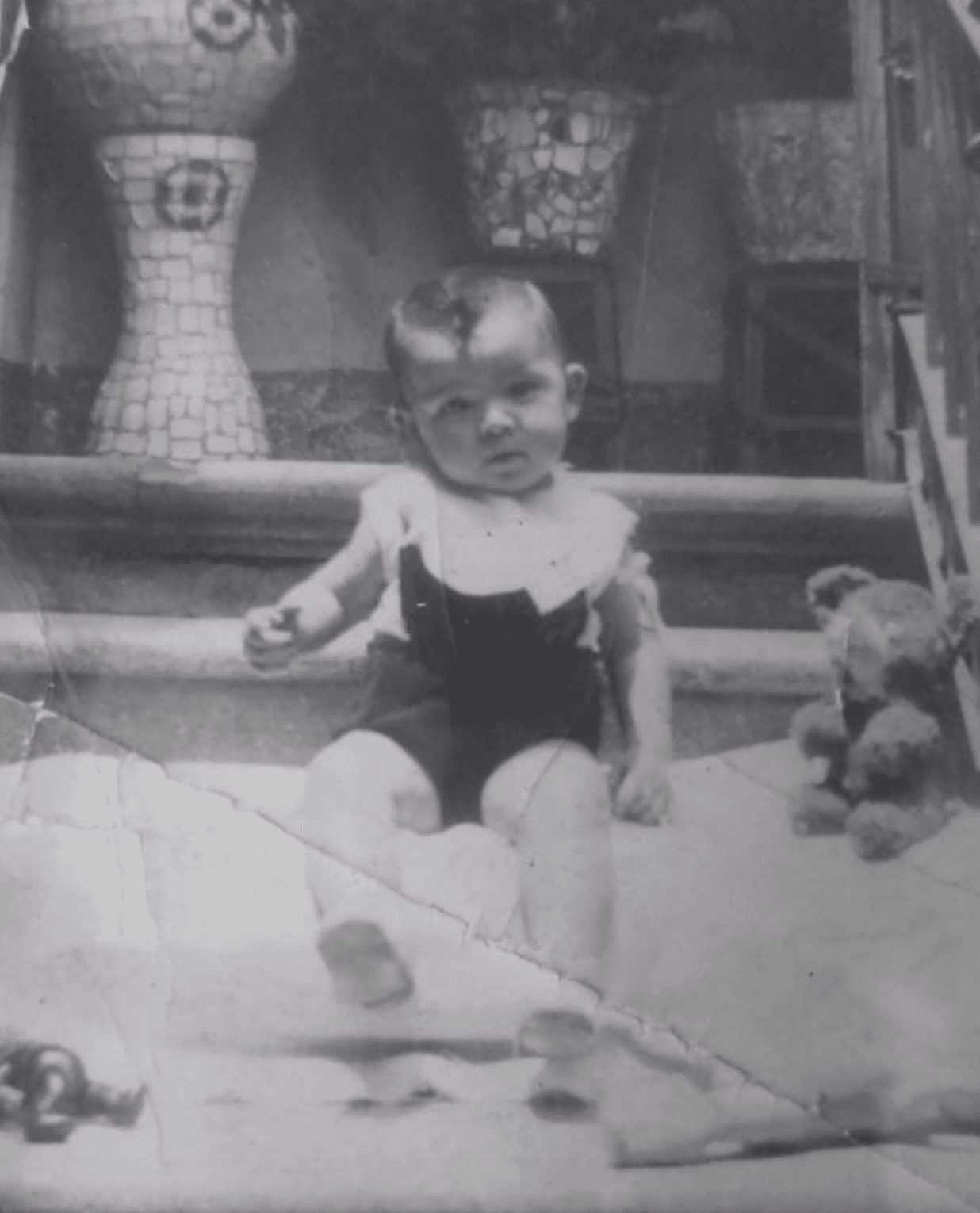 Así lucía el abuelo durante sus primeros años de vida, cuando era tan sólo un bebé.