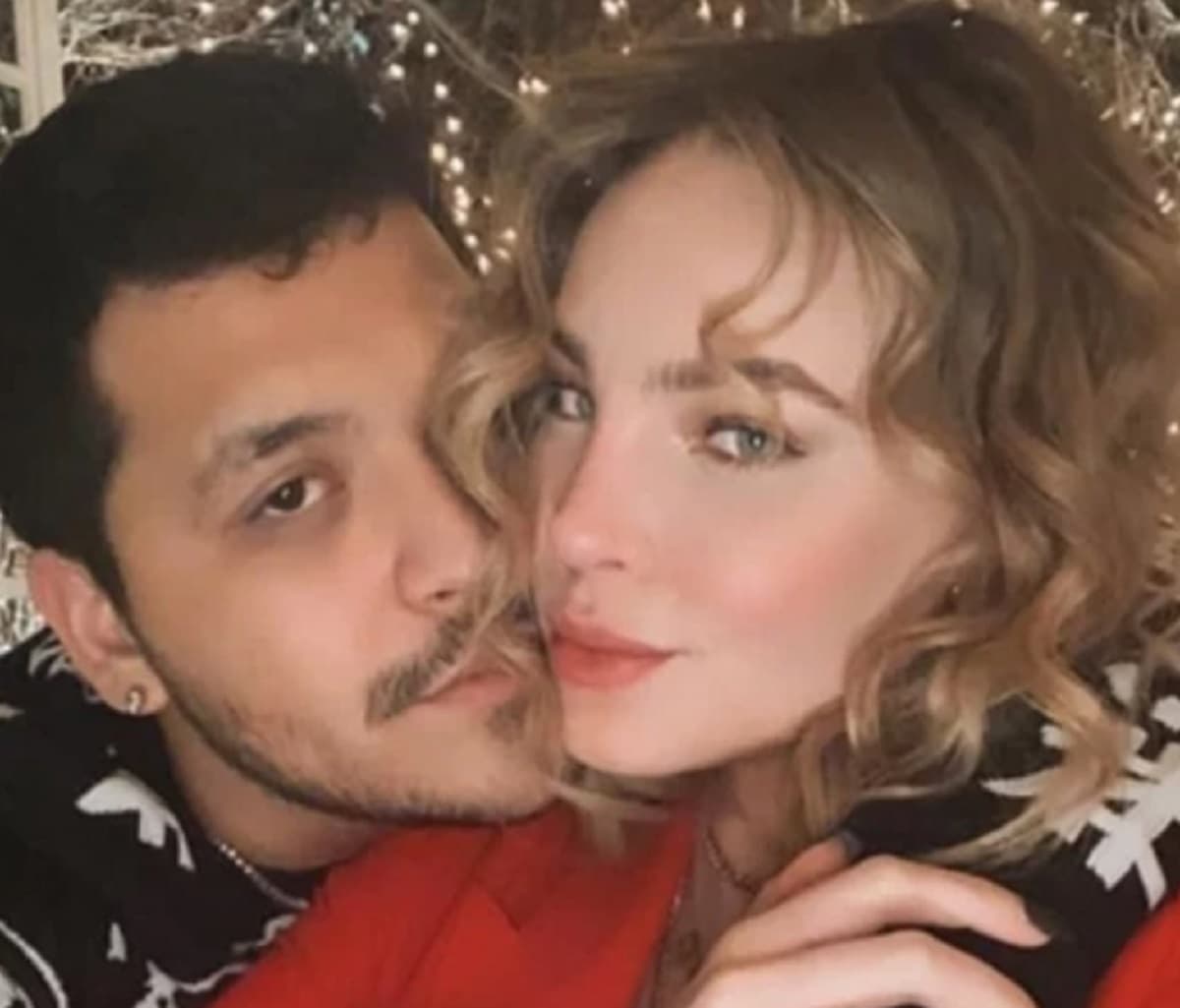 Belinda luce lujosa joya de su exnovio tras desaire de Christian Nodal