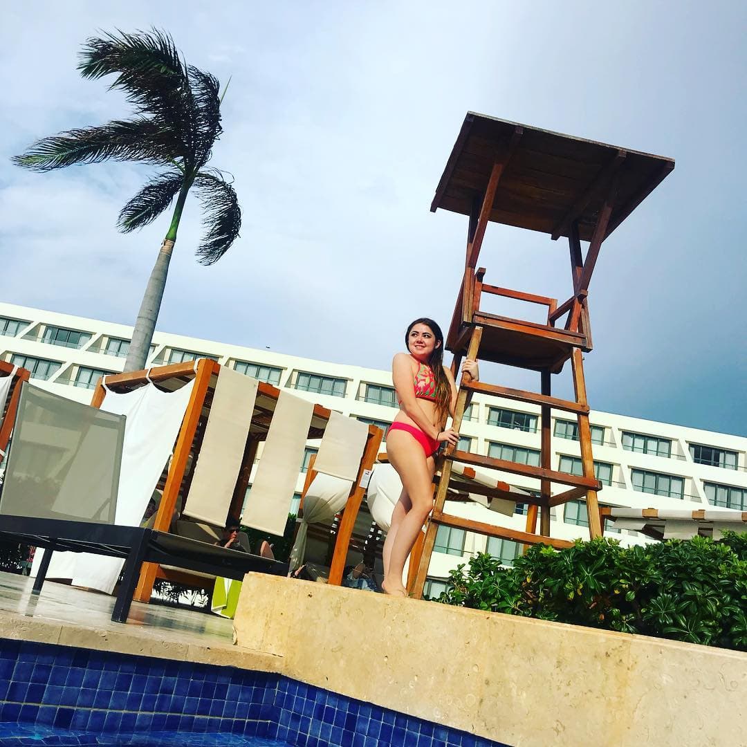 Aprovecha sus escapadas a la playa para hacer gala de sus encantos en bikinis