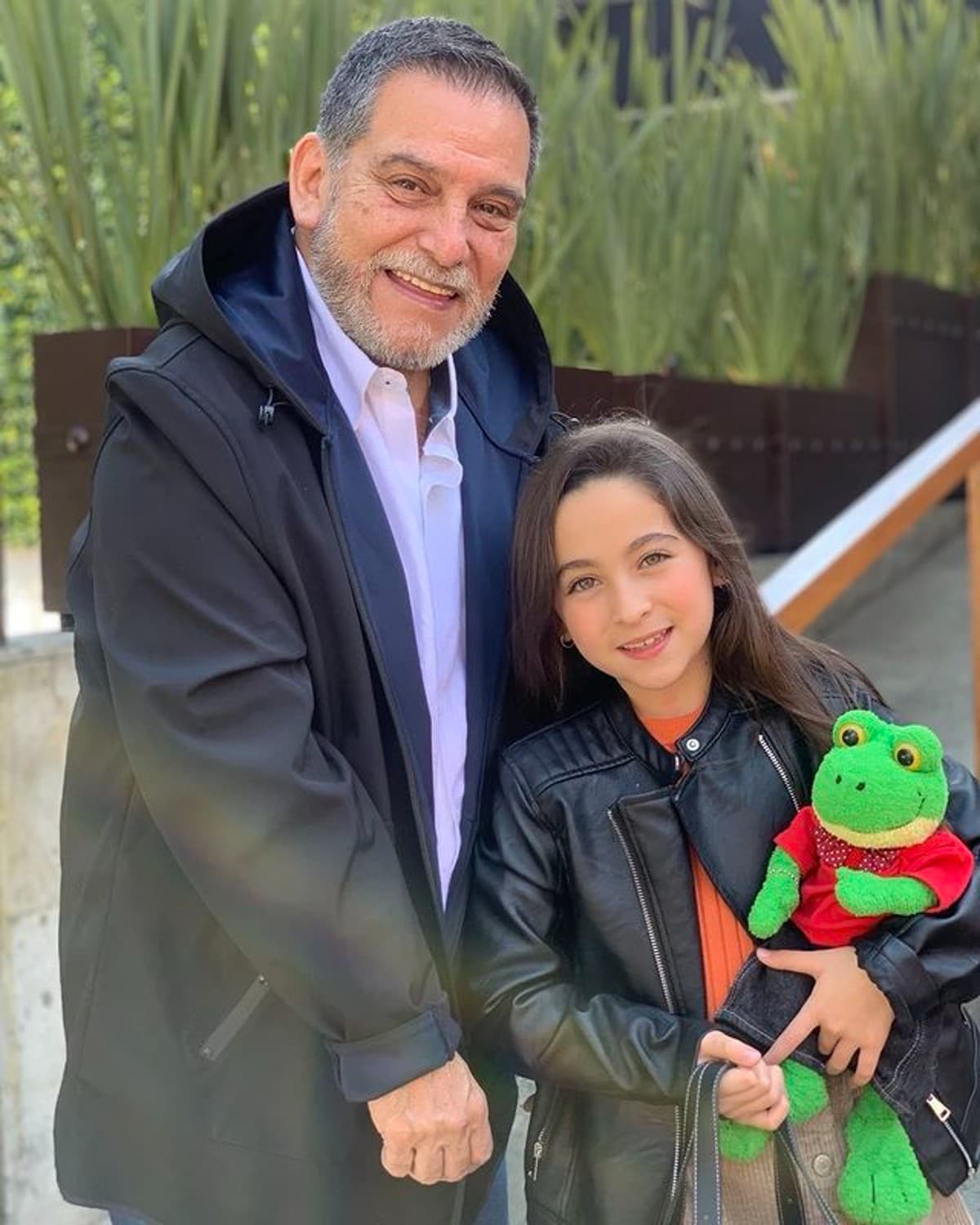 Lara Campos es una destacada actriz infantil que a sus 9 años ha logrado cautivar con su talento en telenovelas como ‘La doble vida de Estela Carrillo’, ‘Contigo sí’ y próximamente en ‘Corona de lágrimas’. La pequeña, además de ser hija del productor Kiko Campos, es hermana de Gloria Aura y Nath Campos.