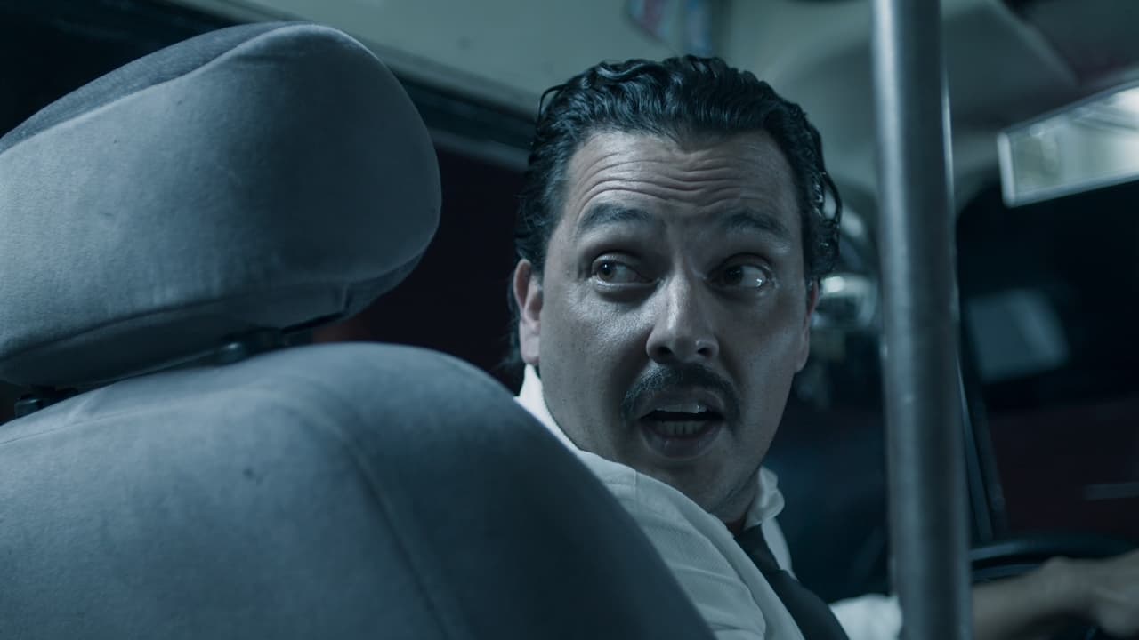 Mientras tanto, 'Santiago' sigue manejando su camión.