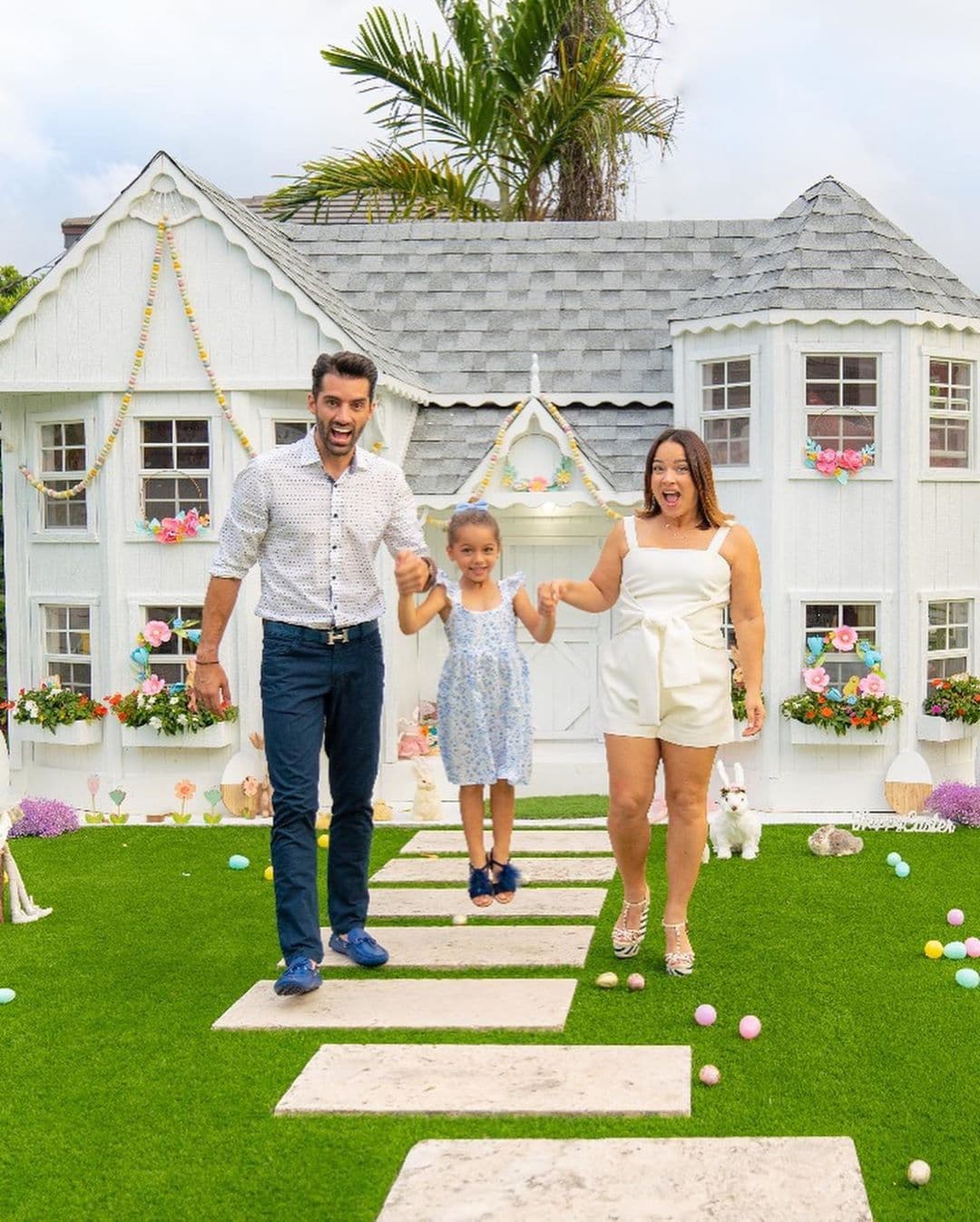 Una de las casas que más llamó la atención fue la de Alaïa, hija de Adamari López y Toni Costa. Y es que la pareja mostró en sus respectivos canales de YouTube desde la construcción hasta el resultado final.