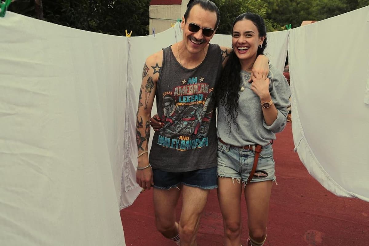 En el aspecto amoroso, desde 2018 sostiene un romance con la actriz Ilse Ikeda, quien es 12 años menor que él.