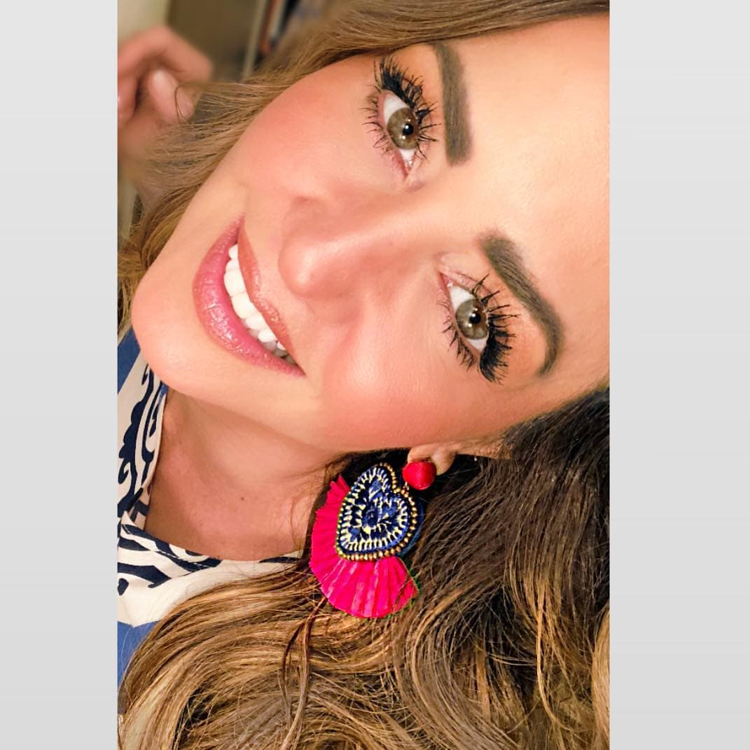 Ojos: Si no tienes los ojos grandes como Andy, pon atención en ellos con varias capas de rímel o colócate extensiones de pestañas con un profesional.