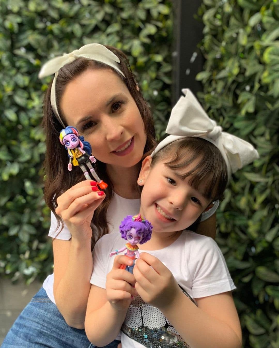 Desde hace unos días, Andrea Torre, quien da vida a ‘La Nena’ en Una familia de diez, viajó con toda su familia a una playa mexicana para descansar; pero ahora sorprendió al mostrar que su hija Regina es su vivo retrato e incluso ambas modelaron el mismo traje de baño.