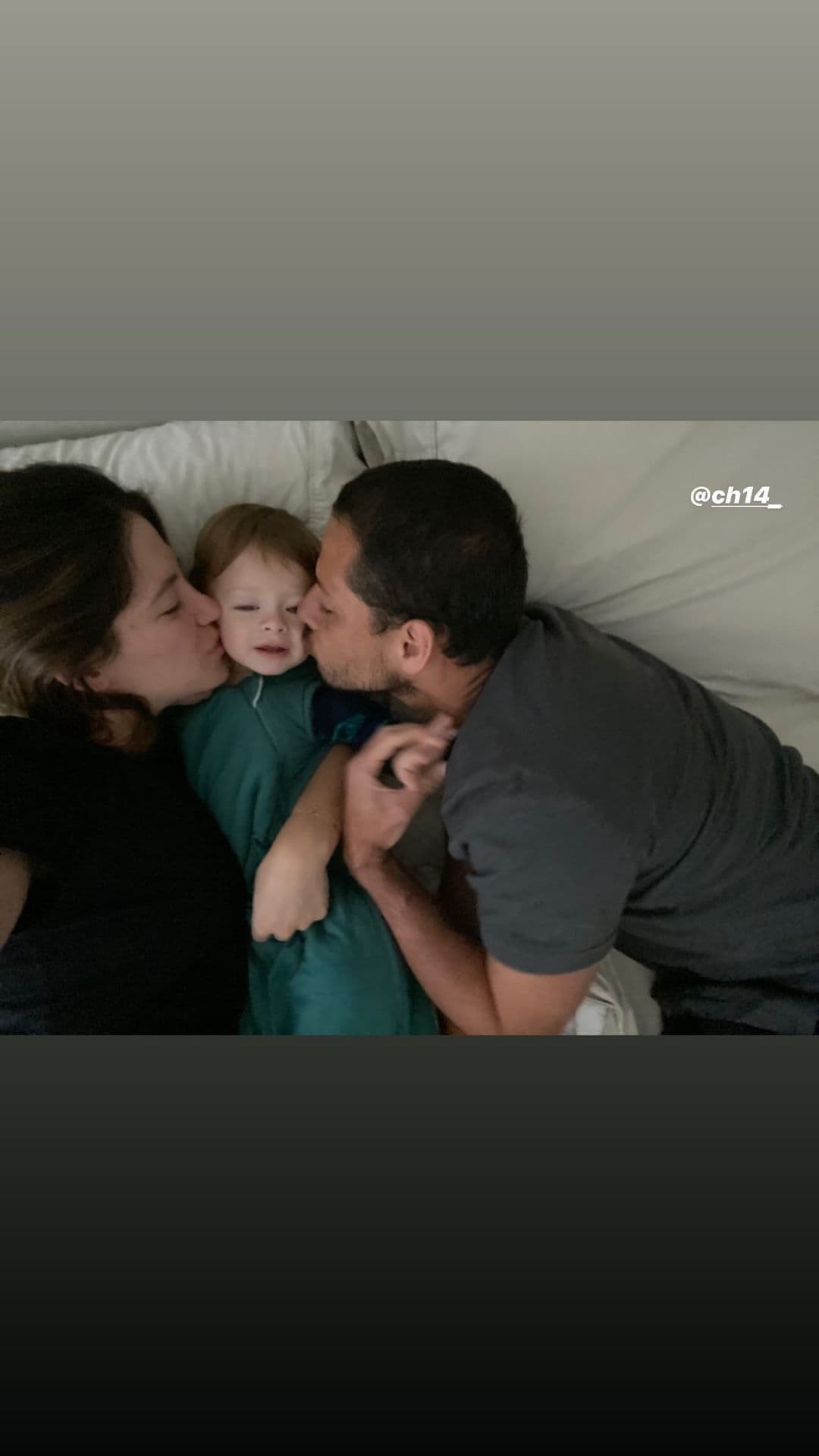 Sarah Kohan y Javier ‘Chicharito’ Hernández debutaron como papás el 16 de junio de 2019, en Londres, ciudad donde comenzaron a escribir su historia de amor. La pareja, actualmente está en espera de su segundo hijo, quien podría llegar al mundo en el último trimestre del 2020.