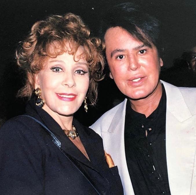 Silvia Pinal también forjó una gran amistad con el peluquero, de quien requirió una que otra vez de sus servicios.