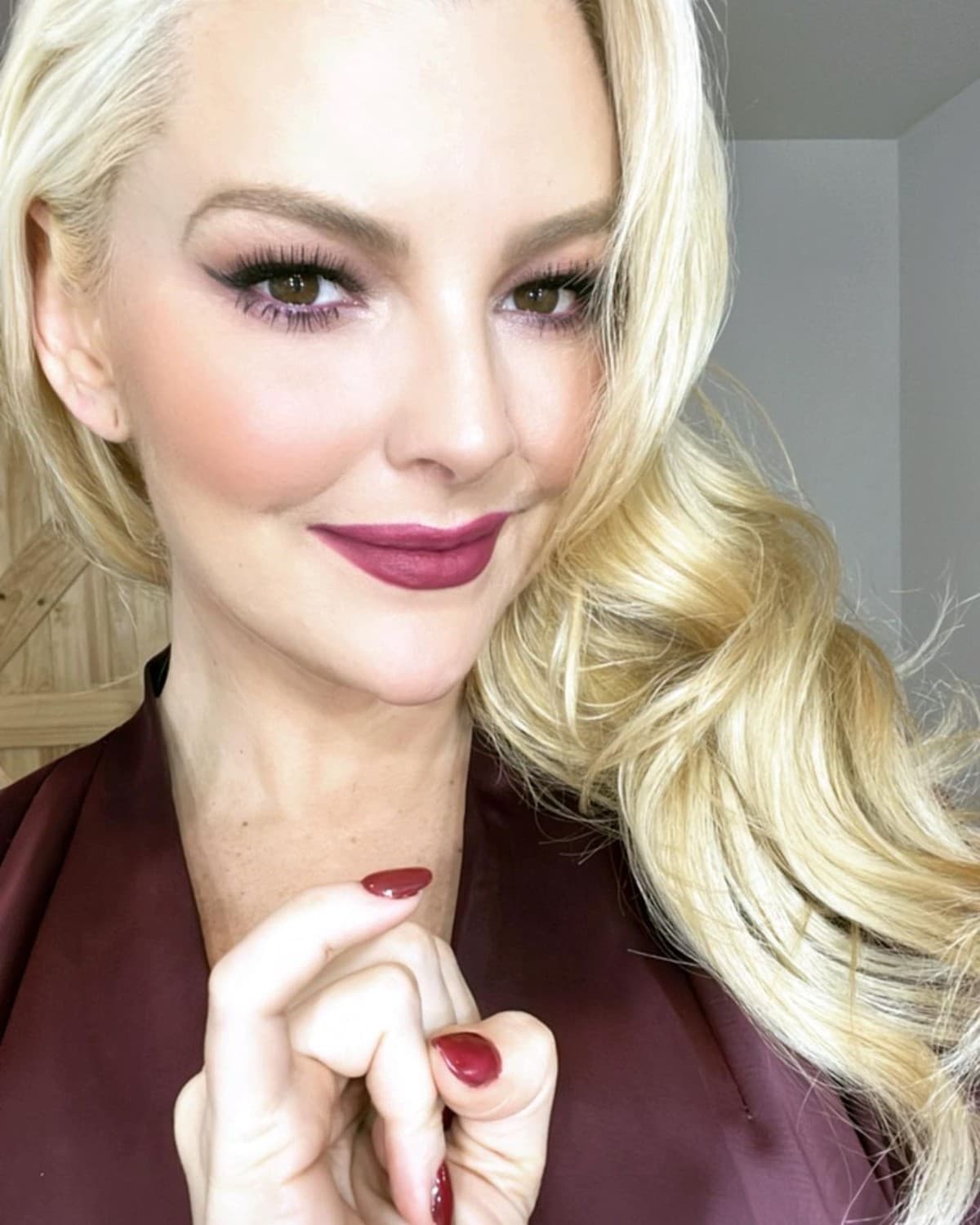 Marjorie de Sousa se olvida del rubio y presume inesperado cambio de look