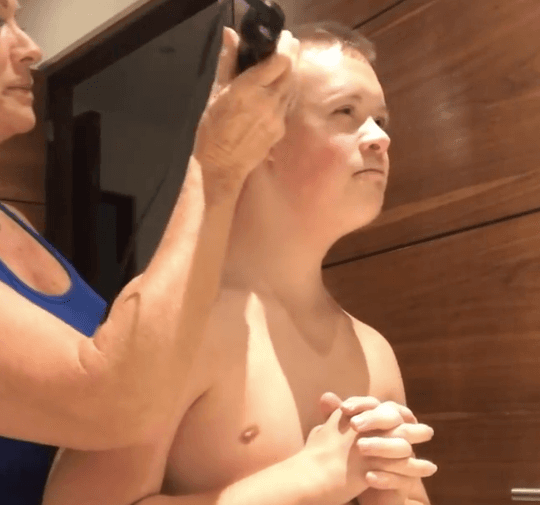 El pasado 3 de abril, Lety Calderón utilizó su cuenta de Instagram para compartir un video con sus más de 220 mil seguidores y mostrarles el cambio de look que le realizó a Luciano, su hijo mayor.