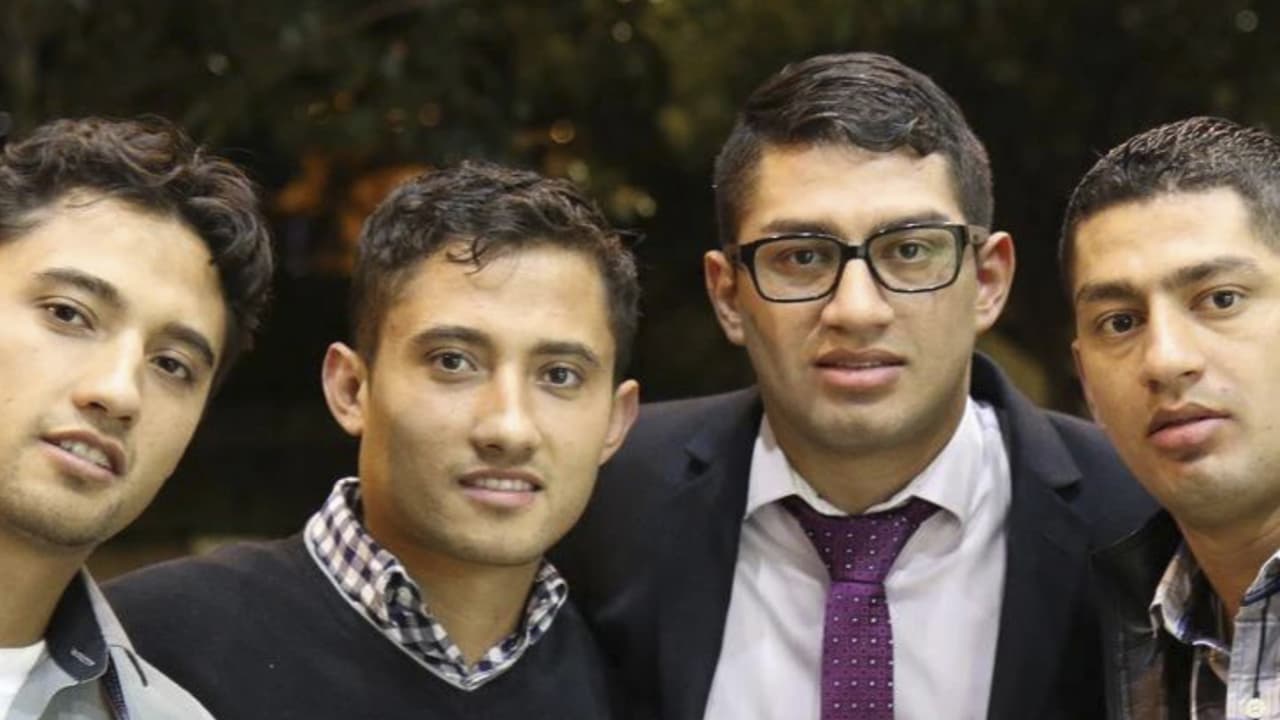 Parejas de gemelos fueron cambiados uno y uno al nacer y crecieron como mellizos: su historia impactó a Internet