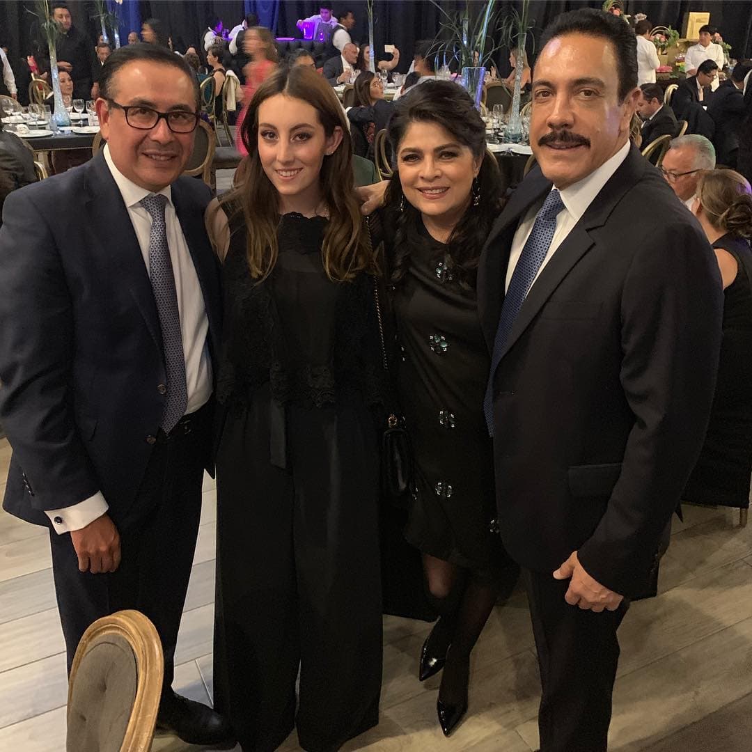 En dicha celebración sus dos hermanos la acompañaron en el tradicional baile, demostrando la gran relación que tienen, de la cual habló José Eduardo hace unos meses.