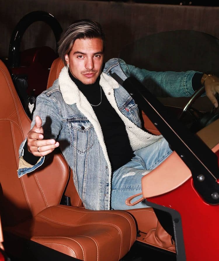 Vadhir Derbez impresiona con su flamante auto deportivo clásico