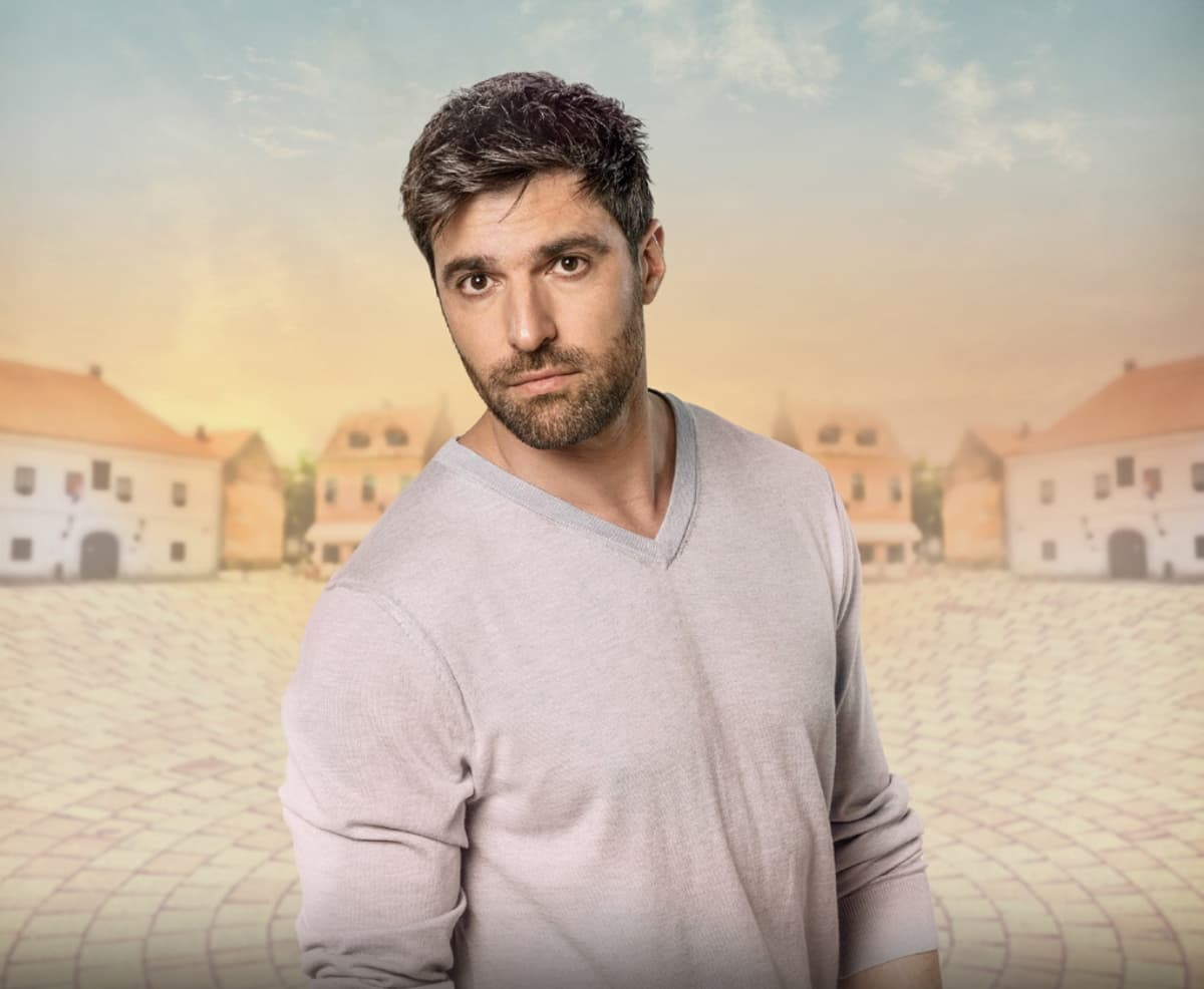 Osvaldo de León de ‘Perdona Nuestros Pecados’ está casado con una famosa actriz y no lo sabías
