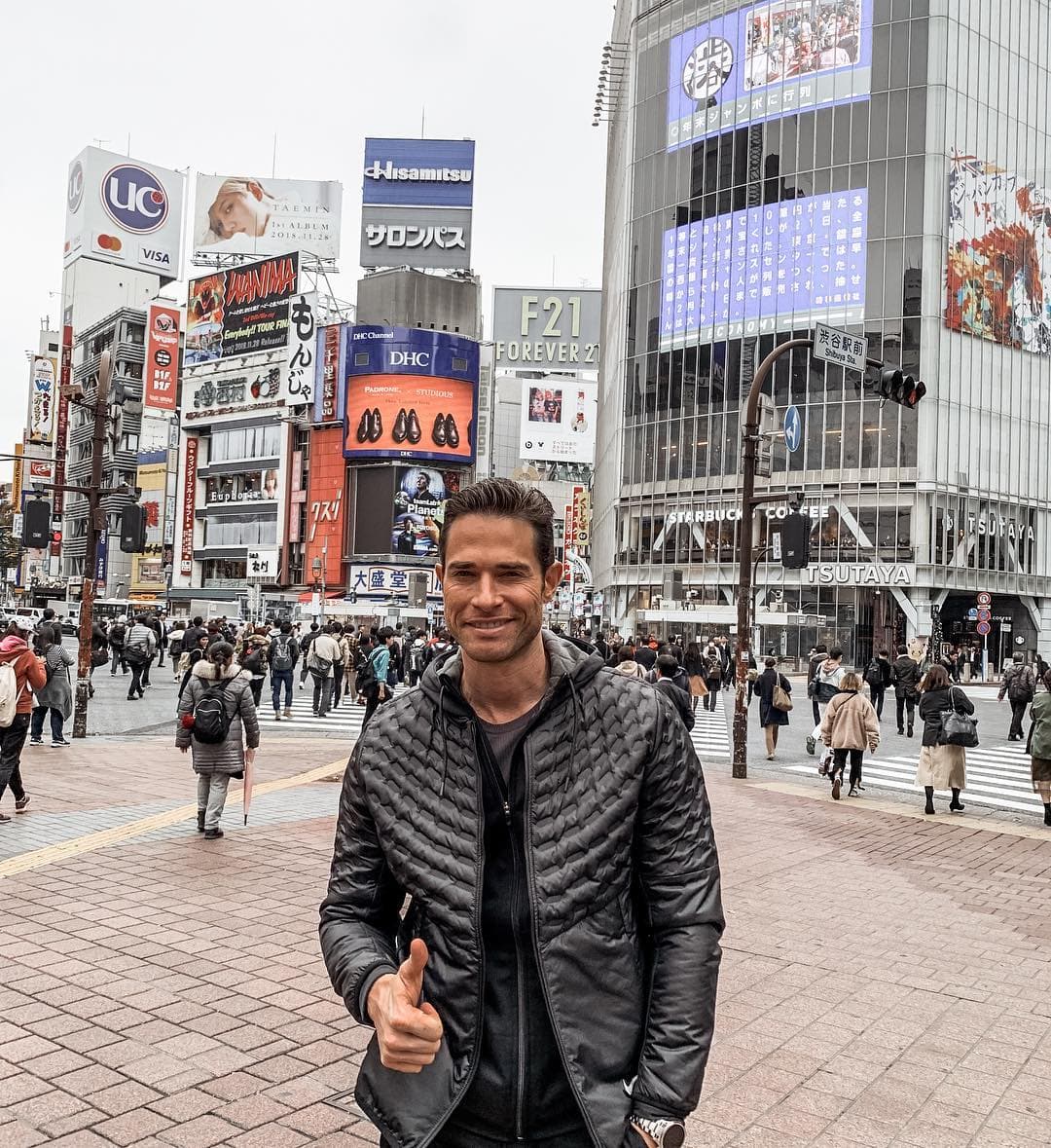 El actor señaló que vivió hace 20 años aquí, en Shibuya, y que hoy vuelve con el proyecto más importante de su vida.