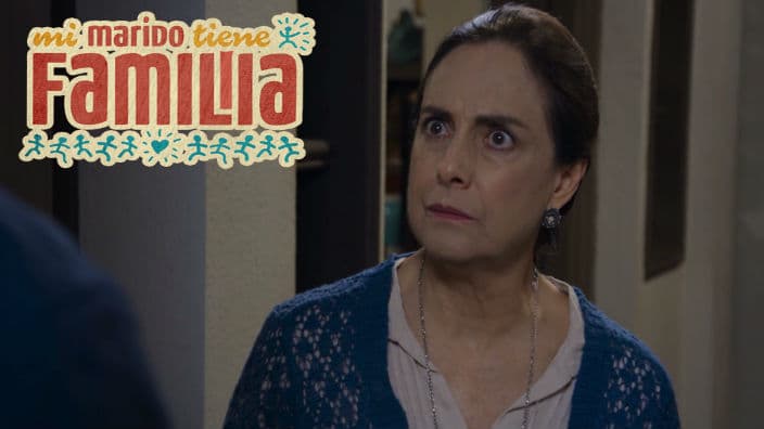 Blanca corre de su edificio a Julieta y Robert