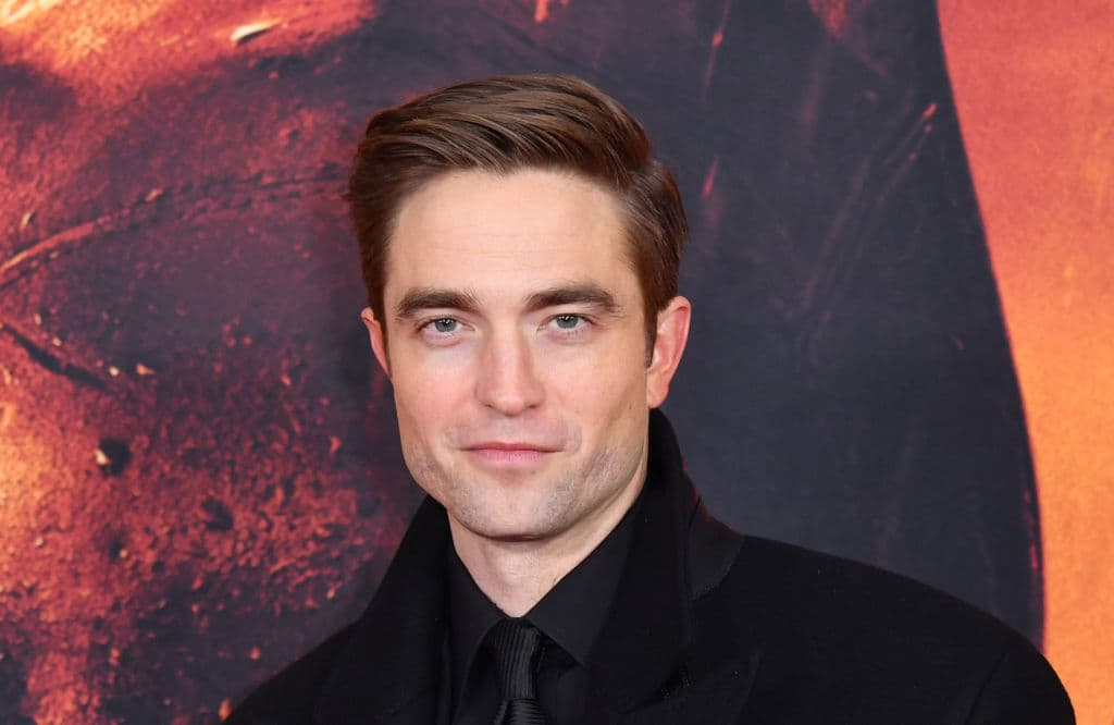 <b>Robert Pattinson</b>
<br>Este actor britanico por mucho tiempo dividió las opiniones de los fans, ya que había personas que amaban su participación como Cedric Diggory en 'Harry Potter y el Caliz de Fuego', mientras que otras no podían ver su trabajo como Edward Cullen en la saga de 'Twilight'.
<br>