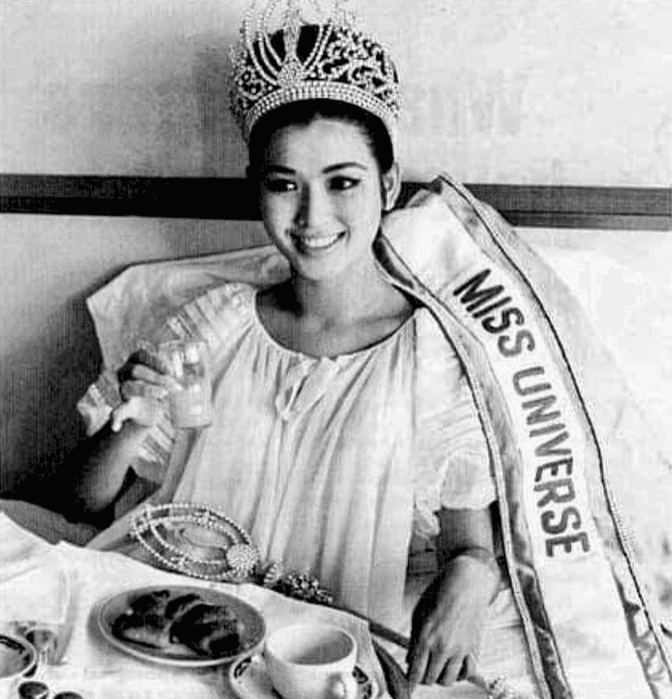 Conoce a la exMiss Universo que tiene 74 años, pero parece de 30