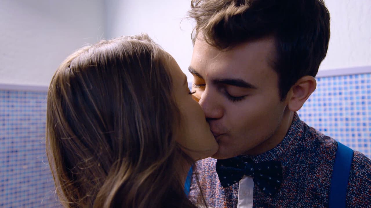 ¡Yolo y Guido se encierran en el baño para besarse!