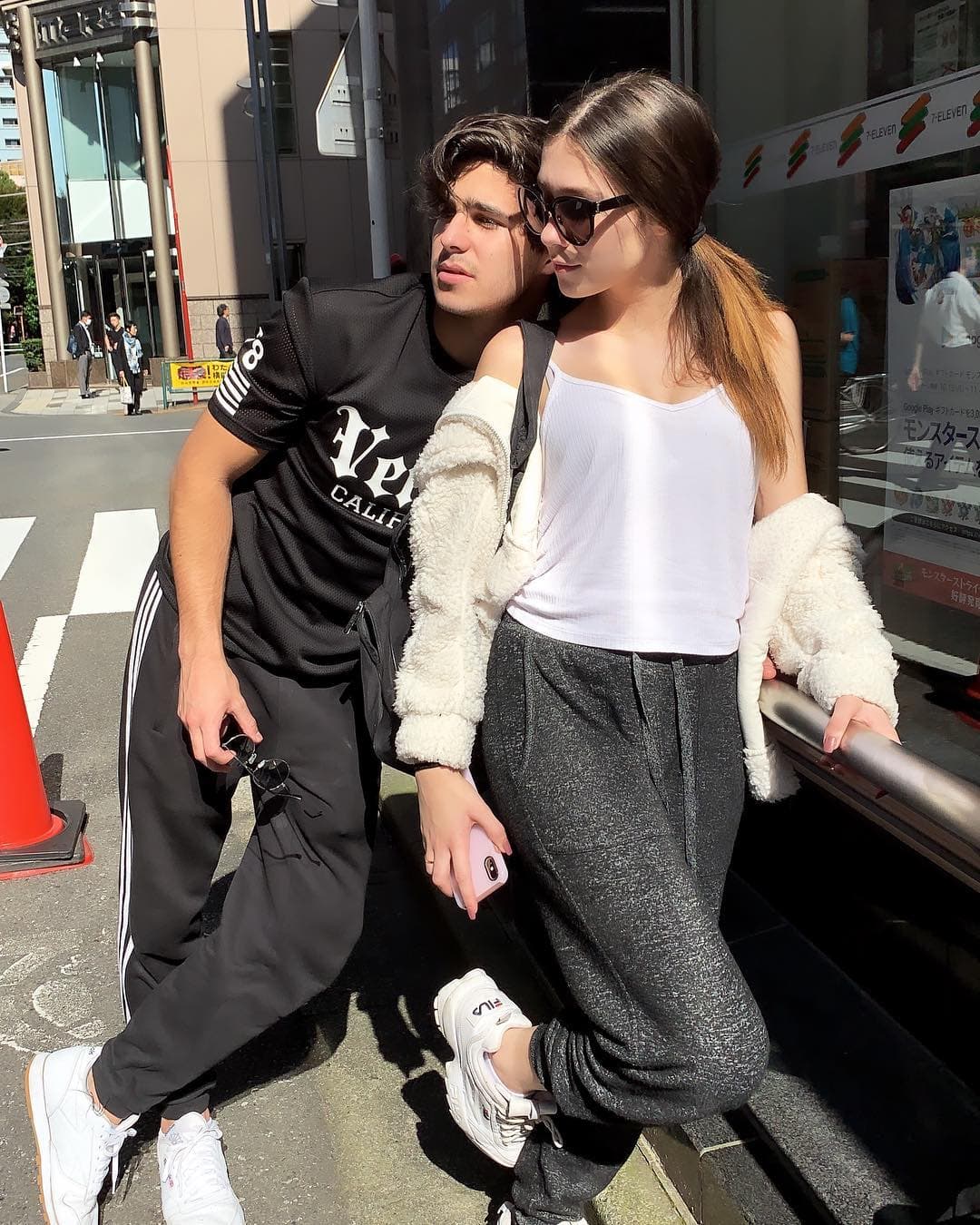 ¡Guapísimos Mauricio y Roberta en look sporty!