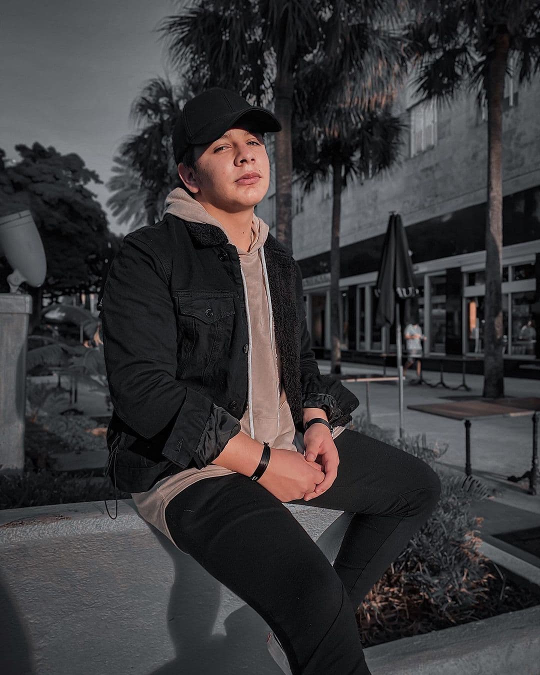 Cuenta con más de 115 mil seguidores y en su perfil personal comparte algunos detalles de su vida privada, como su gusto por la música y el ejercicio.